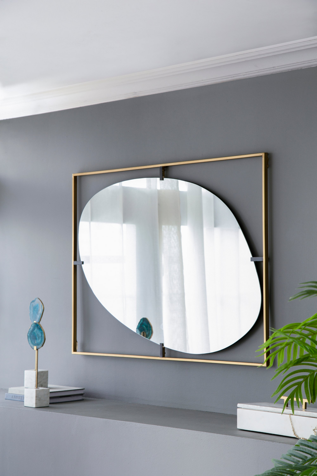 Contemporary Poppy Mirror - Elevate Your Wall Decor